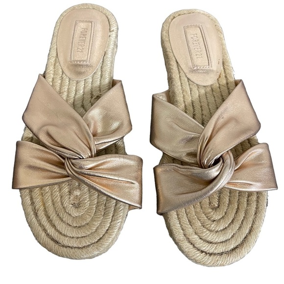 Forever 21 Shoes - Forever 21 Rose Gold Vegan Leather Espadrille Sandal Size 6